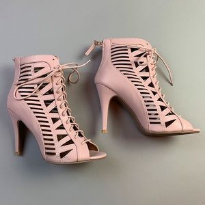 Lavender heels Rue 21 lightly worn.